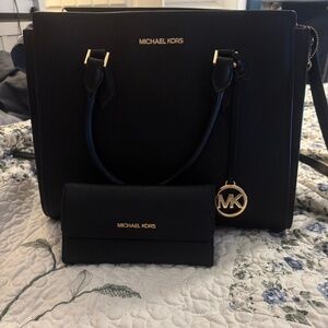 Micheal Kors purse and wallet